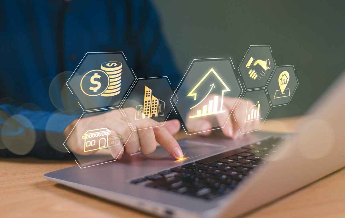 Emprego dos sonhos? Trabalho 100% remoto paga em dólar e sem precisar de chefe em 2025