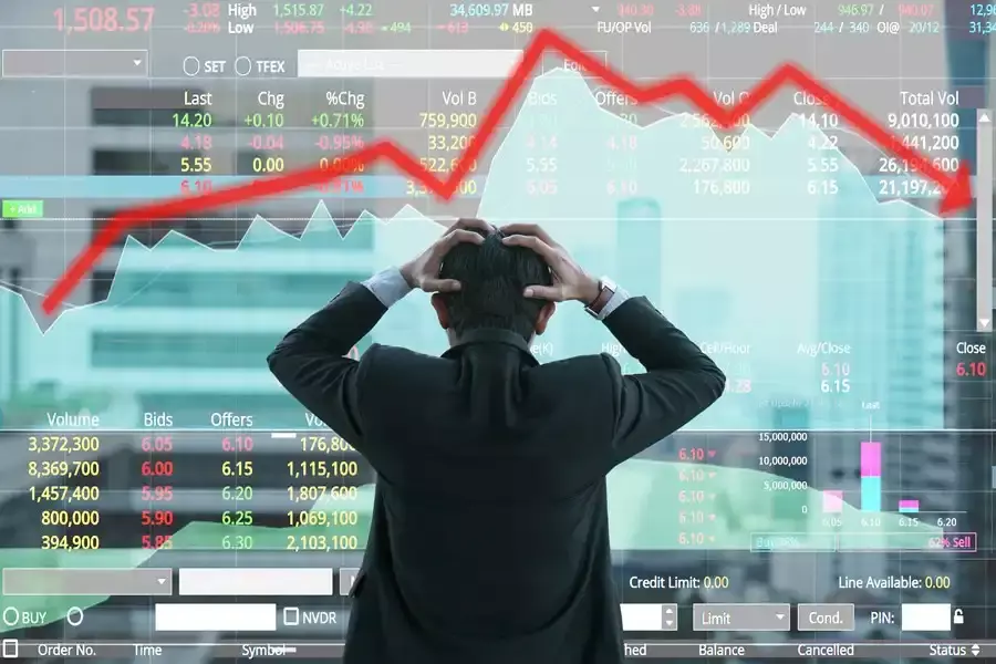 Tela de negociação do mercado financeiro em queda, mostrando índice em 1.508,57 pontos com variação negativa de -3,08%. Gráficos e tabelas exibem dados de ações, volumes de negociação, preços de abertura e fechamento, ordens de compra e venda, e movimentação do mercado em tempo real. Tela de negociação do mercado financeiro em queda, mostrando índice em 1.508,57 pontos com variação negativa de -3,08%. Gráficos e tabelas exibem dados de ações, volumes de negociação, preços de abertura e fechamento, ordens de compra e venda, e movimentação do mercado em tempo real.